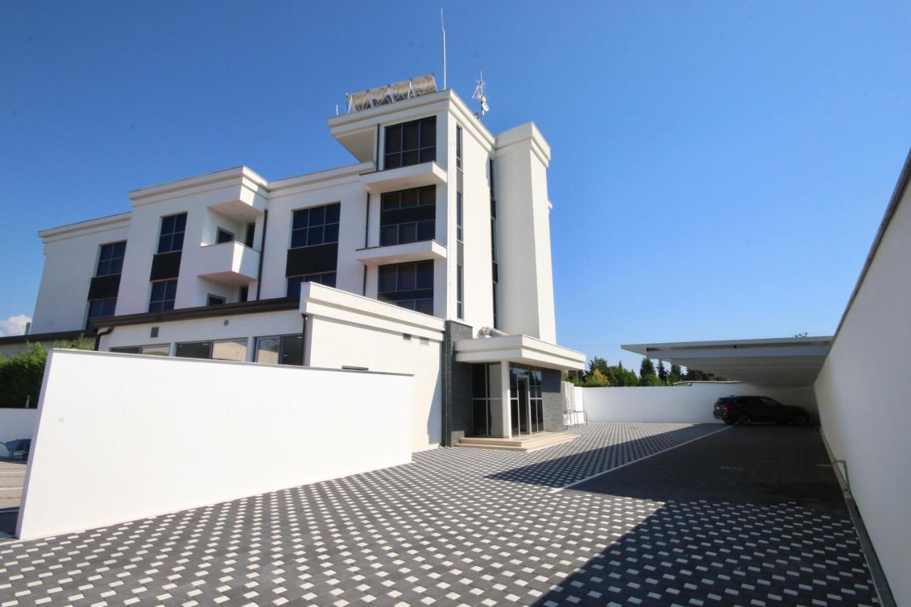 Eljos Hotel Fushe-Kruje Exteriér fotografie
