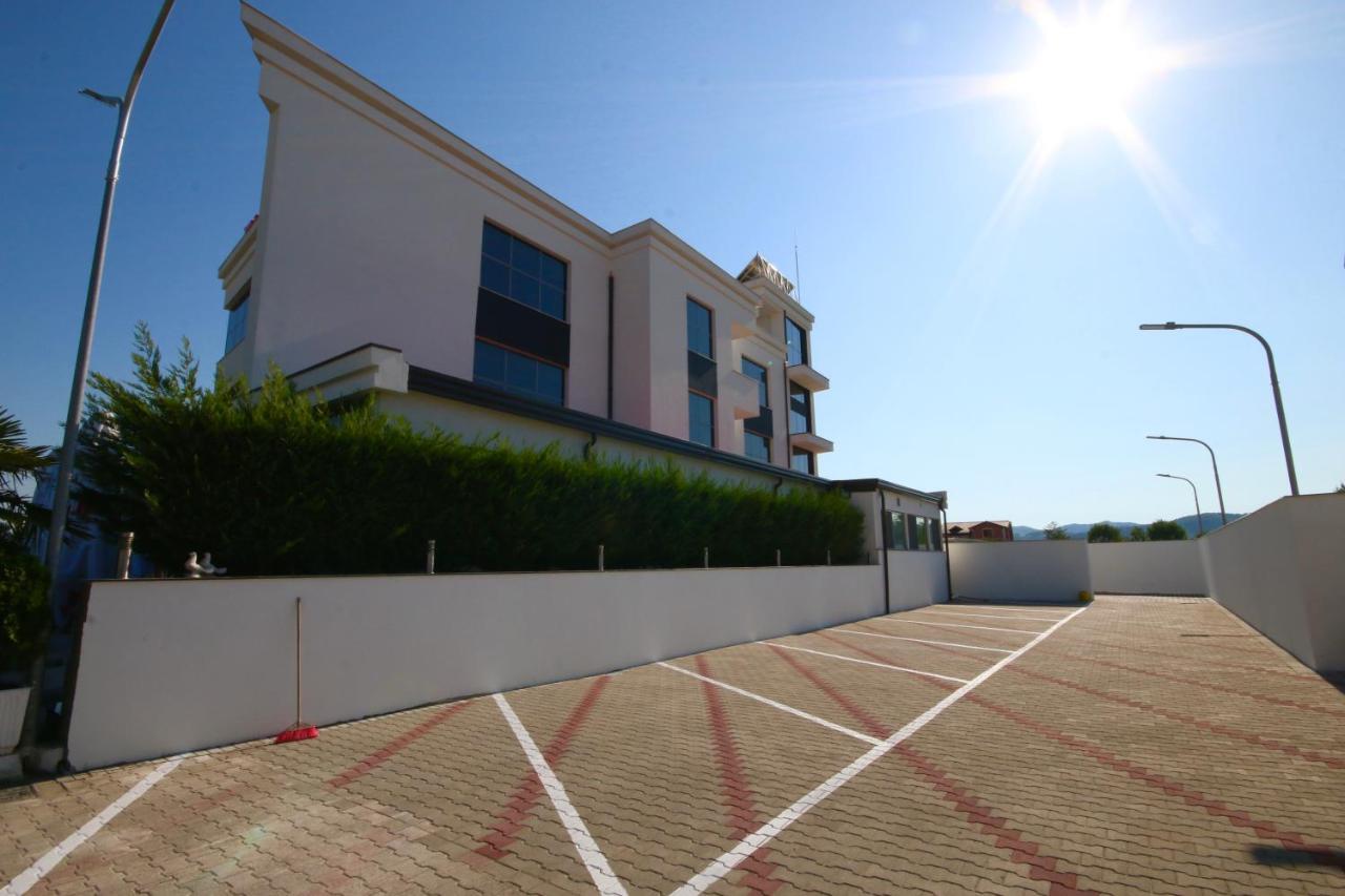 Eljos Hotel Fushe-Kruje Exteriér fotografie